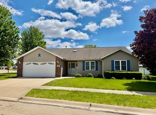901 E 21st St, Sterling, IL 61081