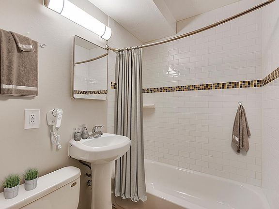 4th image of 1362 Saint Paul St #2406438