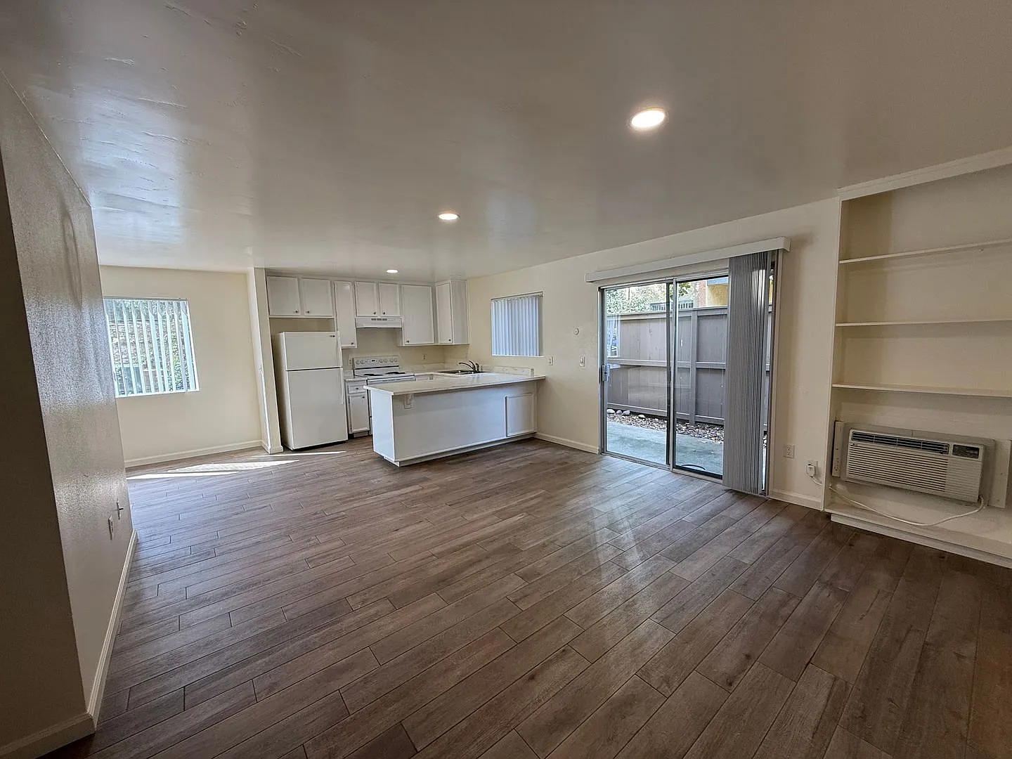 Mira Monte Apartments — Photo 3