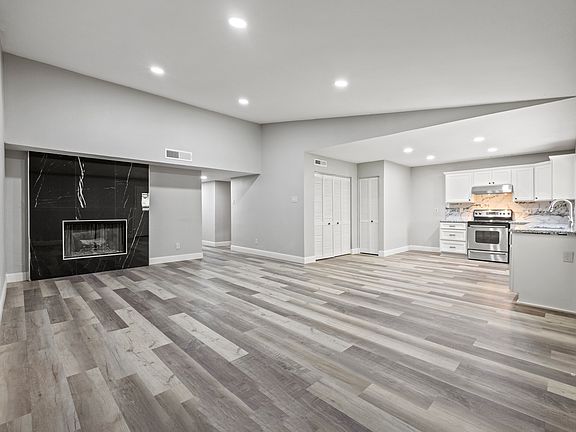 3rd image of 3939 Branch Hollow Dr
