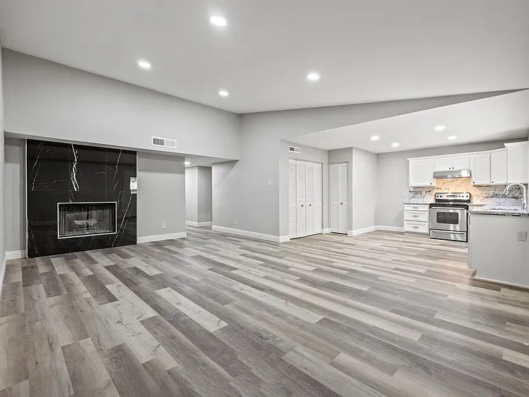 3939 Branch Hollow Dr — Photo 3