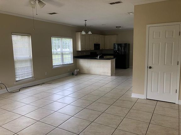 3rd image of 163 Mayfield Dr
