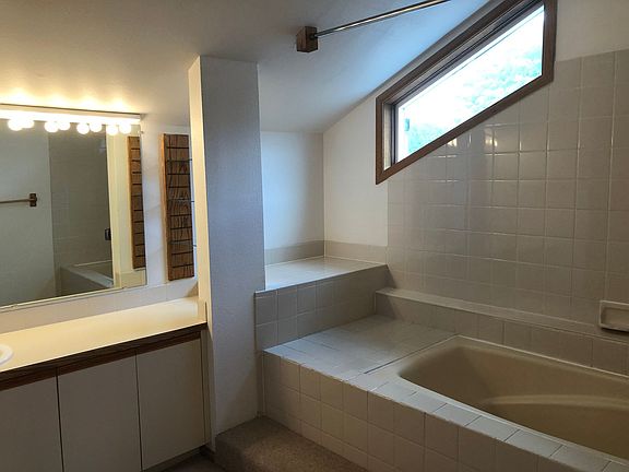 5th image of 3055-3061 29th St #203