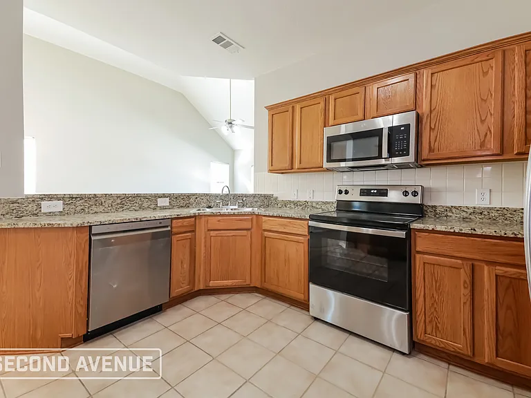 320 Creekside Dr — Photo 8
