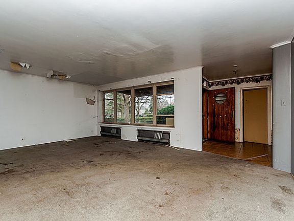 3rd image of 5701 S Washtenaw Ave