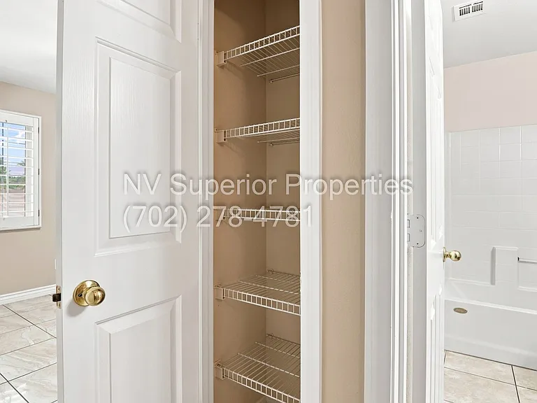 3876 Waynesvill St — Photo 44
