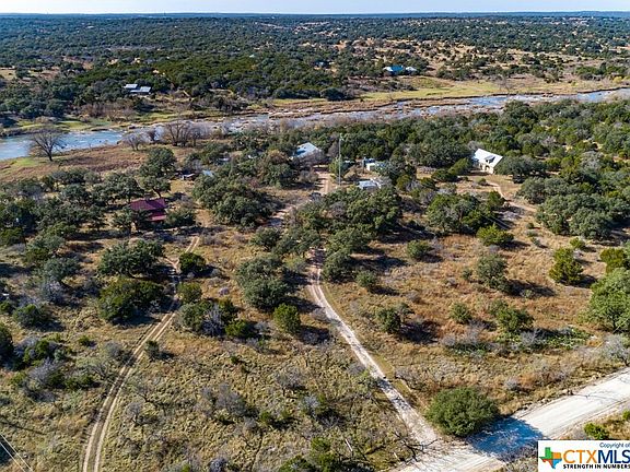 3rd image of 377 Pedernales Oaks Dr