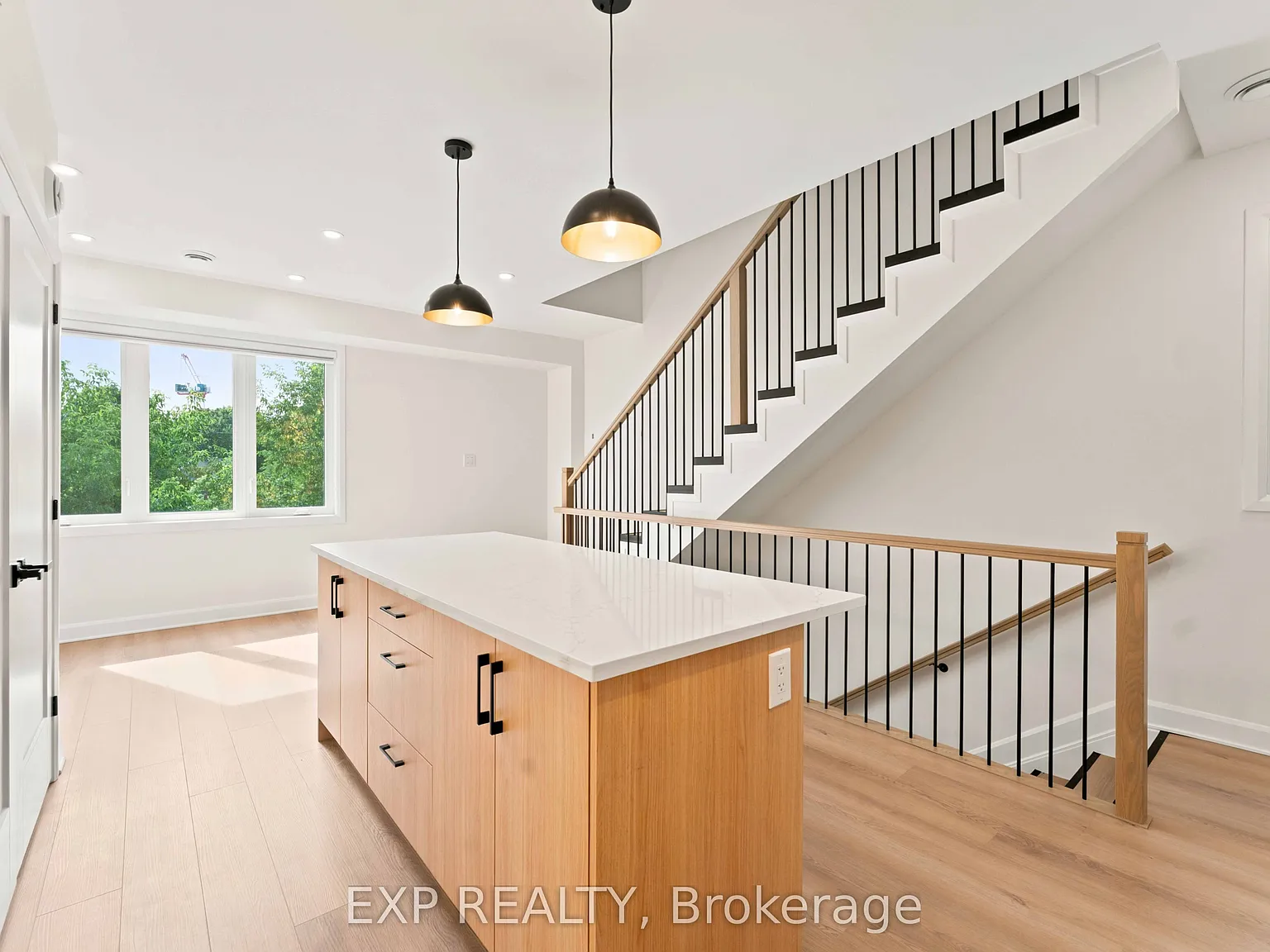 3 bed, $3,290 — Photo 4