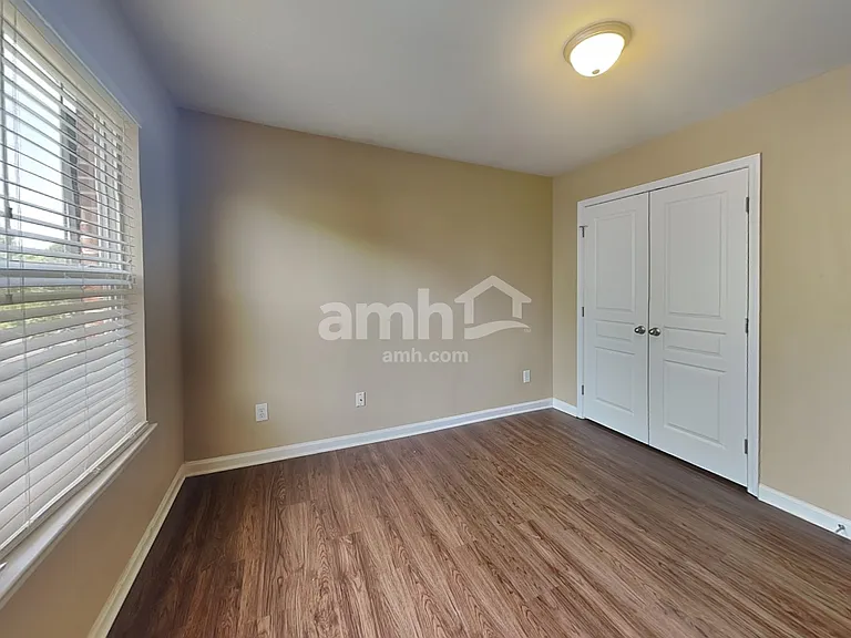 409 Stobhill Ln — Photo 13