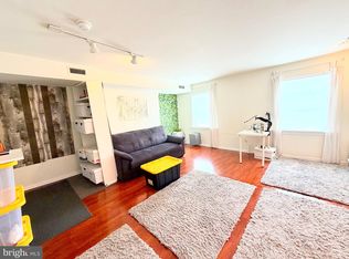 1209 Locust St APT 3F, Philadelphia, PA 19107
