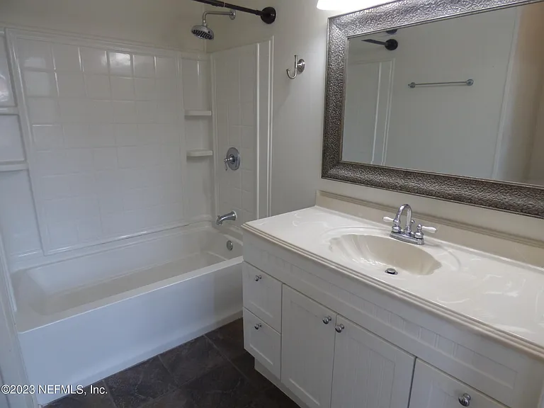 2671 College St — Photo 17