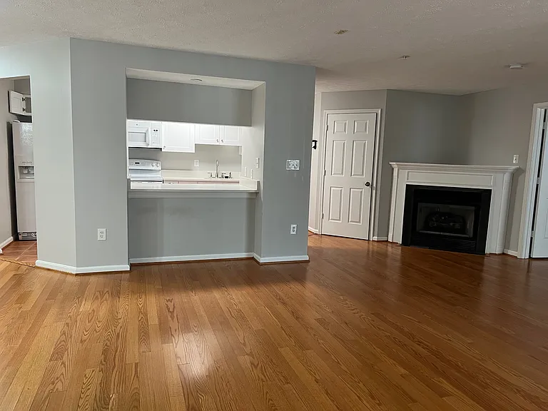 3704 Excalibur Ct #204 — Photo 18