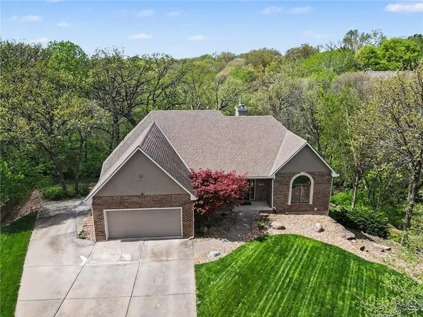 2401 SW Whispering Creek Ct, Blue Springs, MO 64015