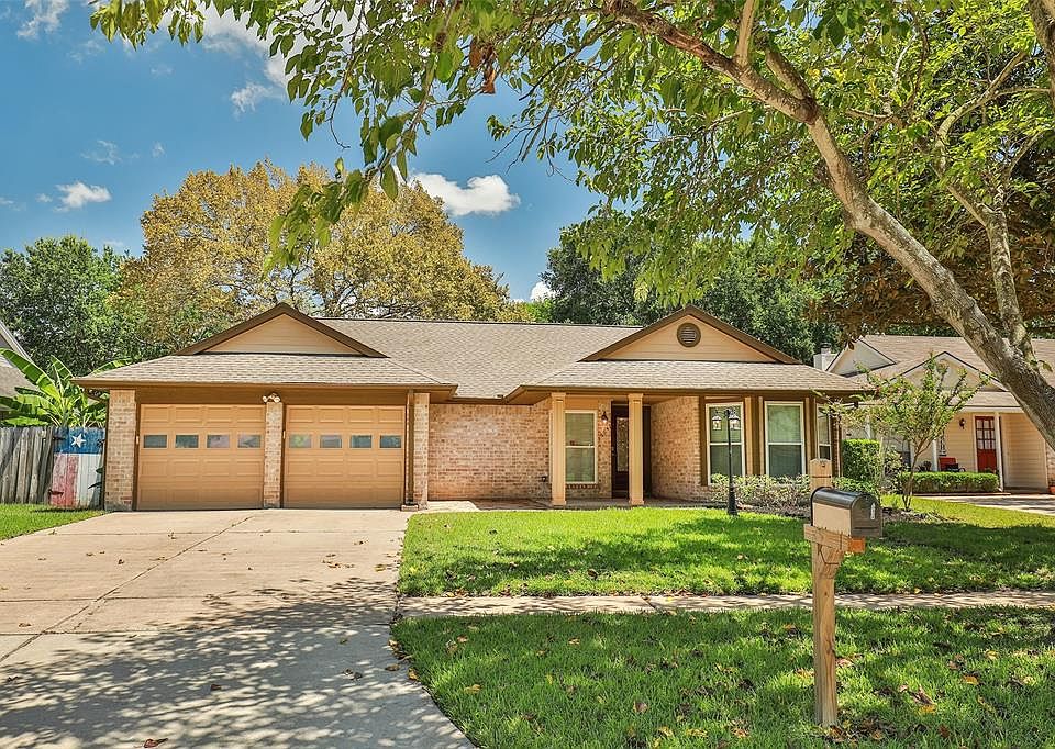 1st image of 15647 Pebble Lake Dr