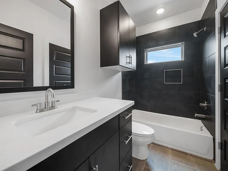 211 Lynn Dr — Photo 59