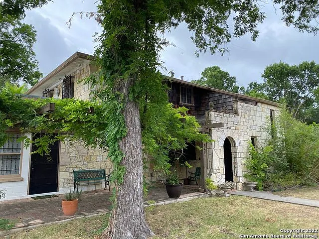 1 bed, 1.0 bath, 1000 sqft, $1,350 — Photo 2