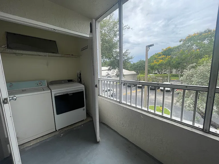 2811 N Oakland Forest Dr #206 — Photo 13