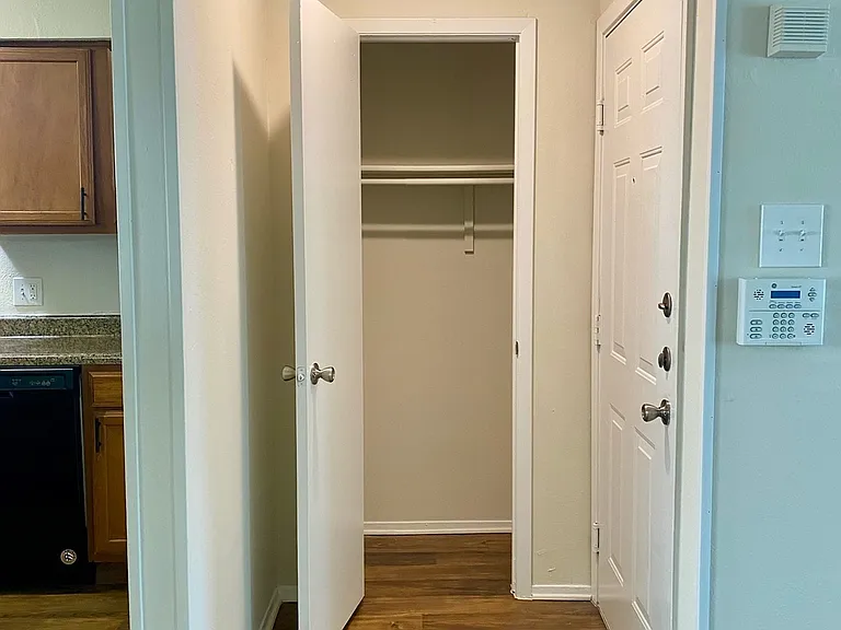 A2 Entry/Coat Closet