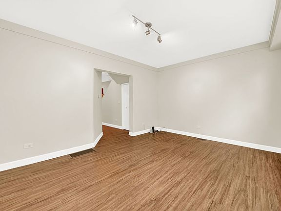 5th image of 2813 S Karlov Ave