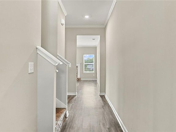5th image of 110 Squarewood Ln