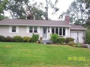 26 Putting Green Cir, Springfield, MA 01108