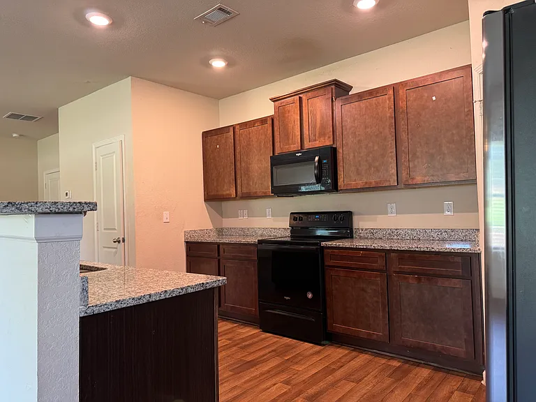 944 Independence Ave — Photo 4