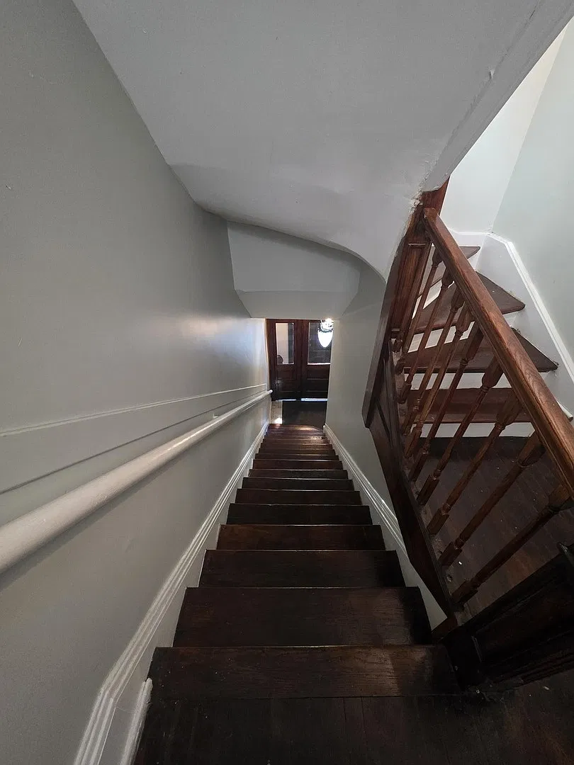 517 E 46th Pl — Photo 3