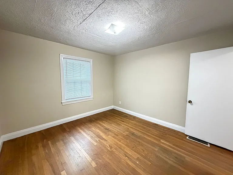 825 Parkway Dr — Photo 11