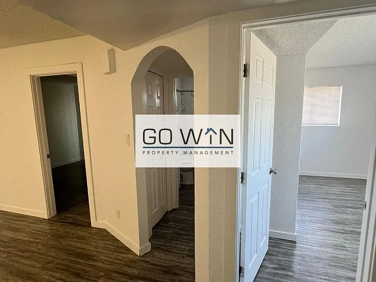 1212 W Mountain View Rd — Photo 20