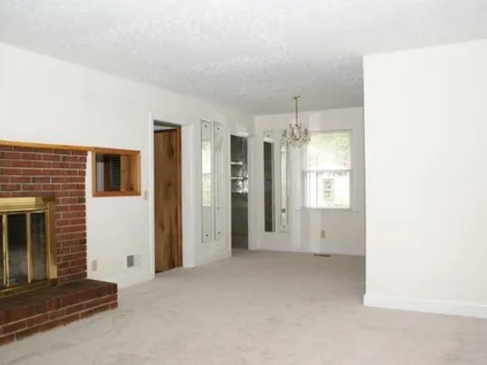Shared Living/Dining Room