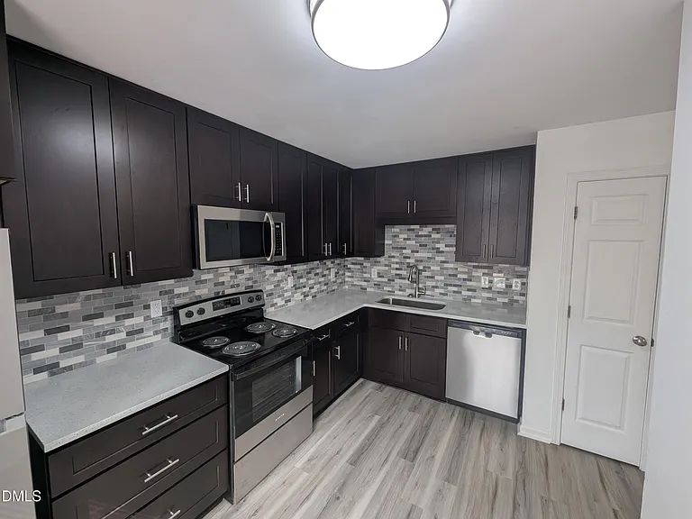 1005 Shades Pl — Photo 6