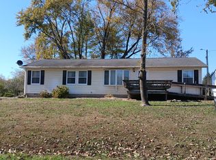 9551 Crabapple Rd, Sumner, IL 62466