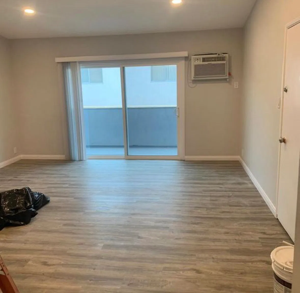 1 bed, 950 sqft, $2,898 — Photo 2