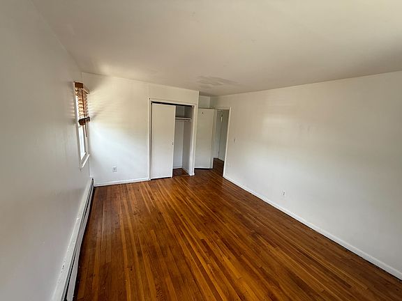 3rd image of 72 Edgewood Ave #2