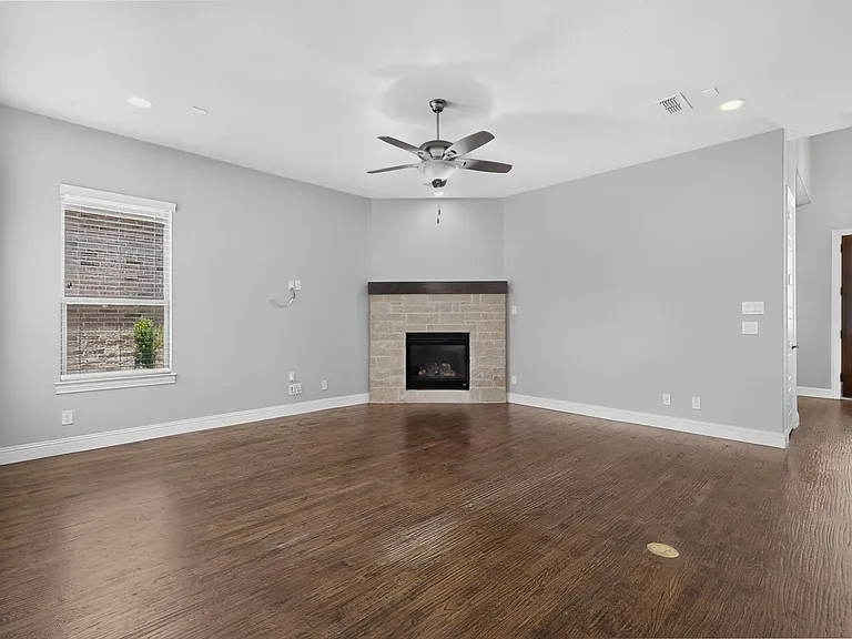8261 Kentland Dr — Photo 6