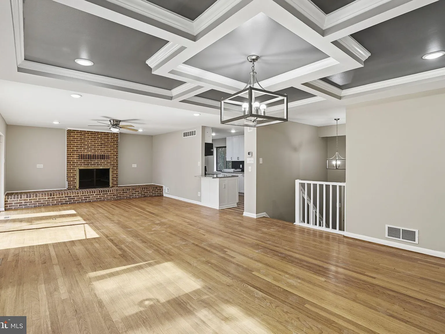 4 bed, 3.0 bath, 1992 sqft, $3,000 — Photo 4