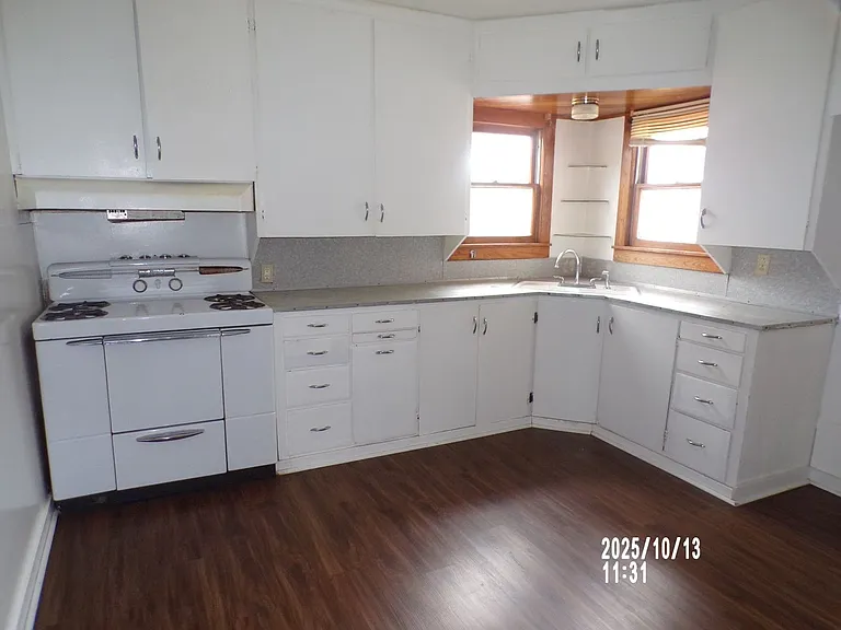 311 E Nevada St — Photo 24