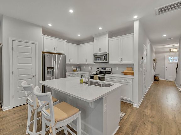 5th image of 3410 Deerchase Cir