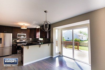 3rd image of 5752 Lake Pointe Dr