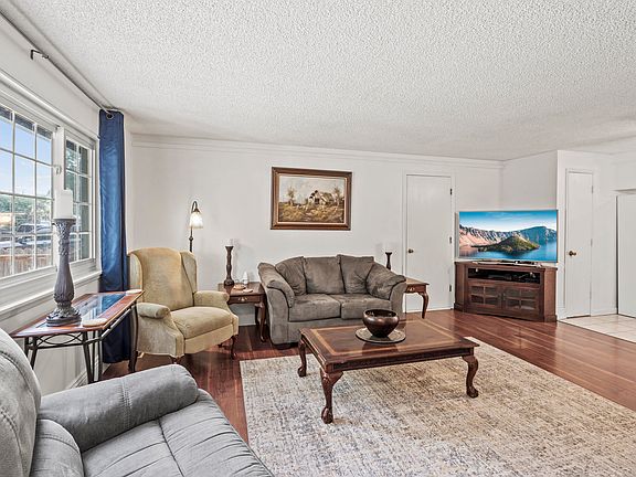 5th image of 334 Arnwood St