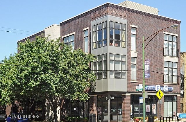 1st image of 1604 W Cornelia Ave APT 3E
