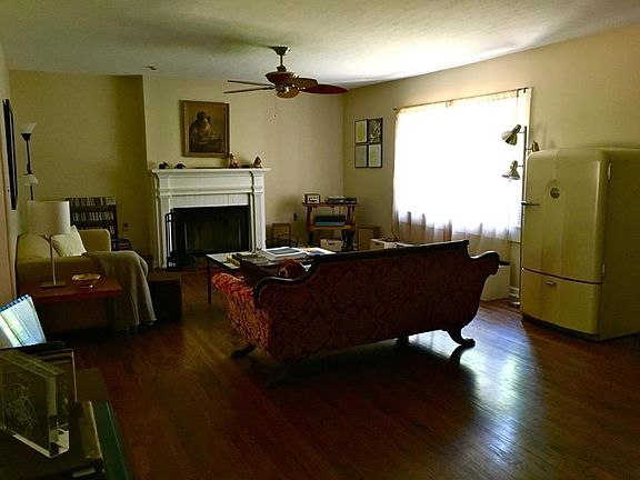 3rd image of 3409 Montlake Dr