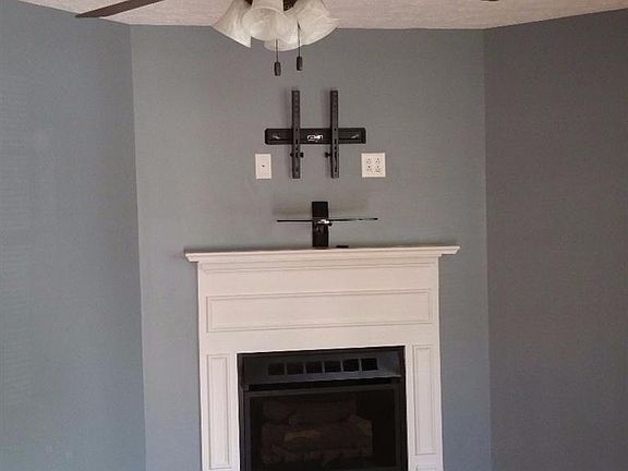 2nd image of 402 Barrington Way