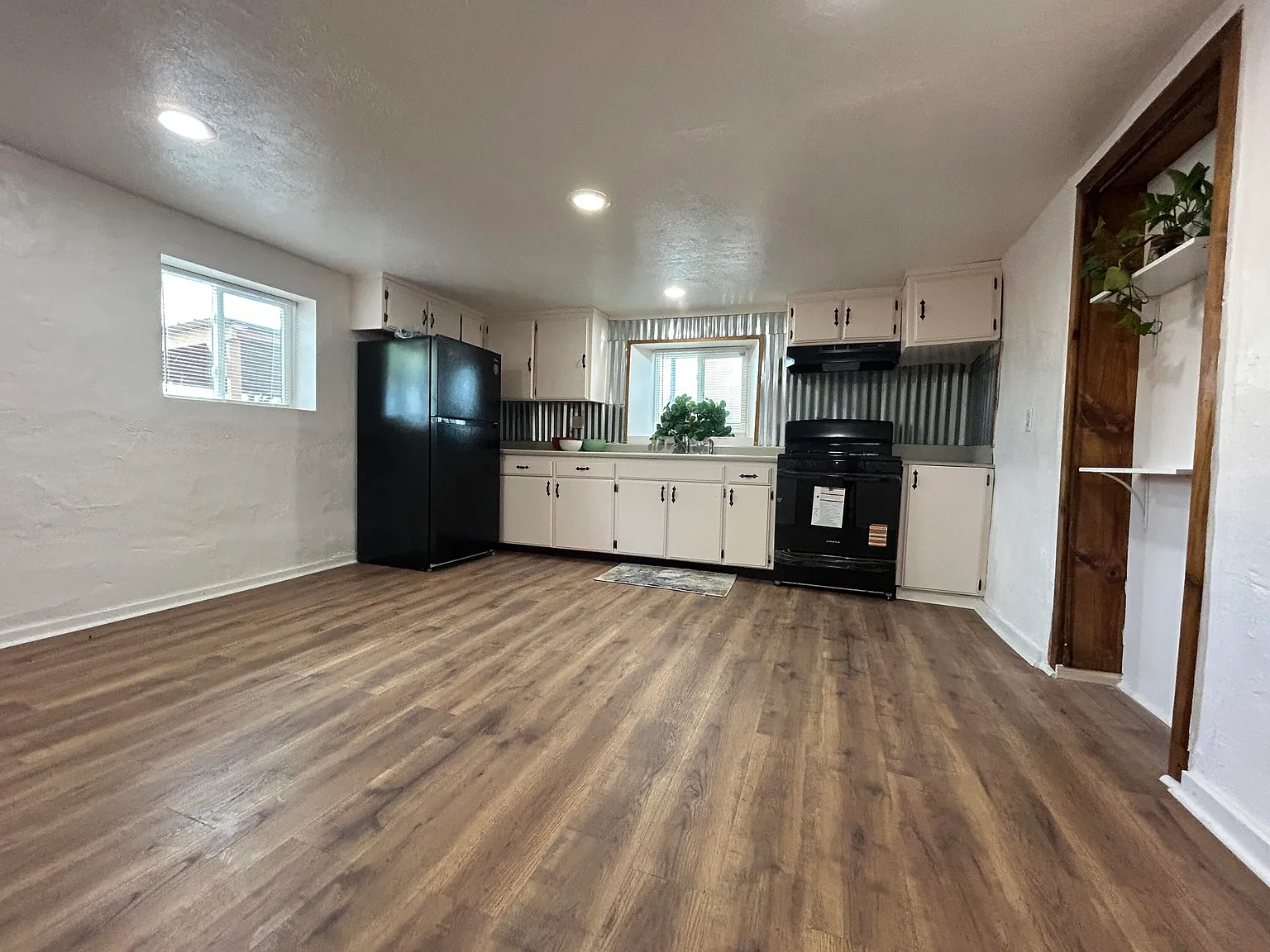 2 bed, 2.0 bath, 936 sqft, $1,575 — Photo 2