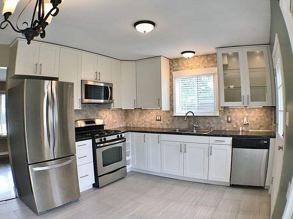 5th image of 66454 Chaucer Ave