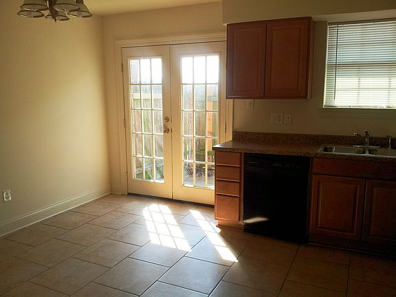 4th image of 3521 Golden Dr APT A