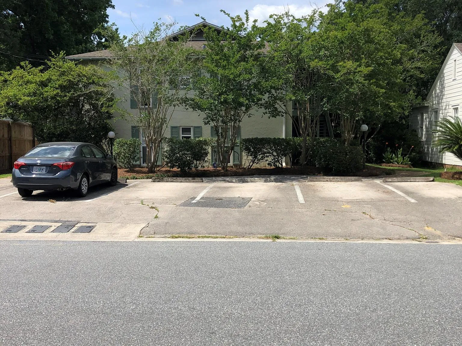 2 bed, 925 sqft, $1,325 — Photo 1