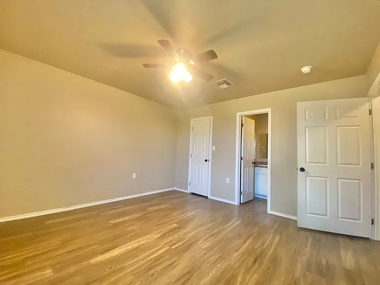 1512 E Ursuline St #2 — Photo 8