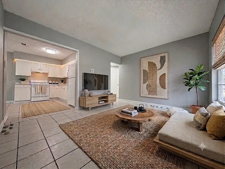 7704 N Taliaferro Ave — Photo 1