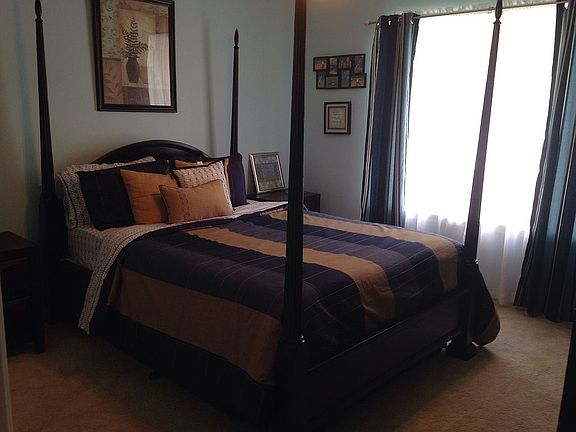 Spare bedroom 
